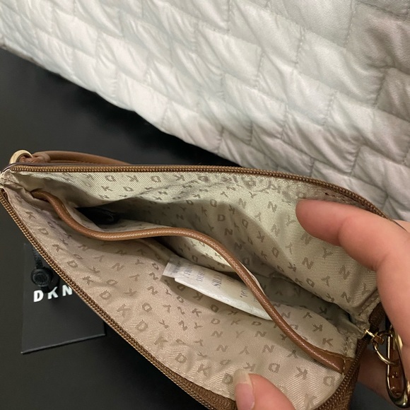 DKNY Bryant Item Wristlet Brown Logo - Picture 5 of 6